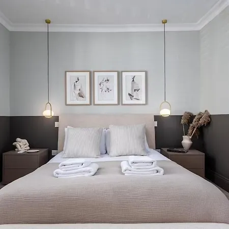 Lovely 3 Bdr Free Parking Appartamento